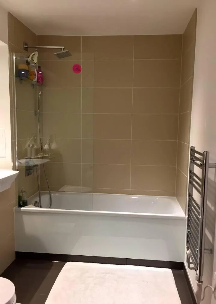 Modern Stylish Double Bedroom In Canary Wharf London Homestay
