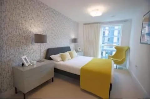Modern Stylish Double Bedroom In Canary Wharf London