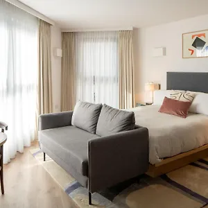 Rockwell East-tower Bridge מלון